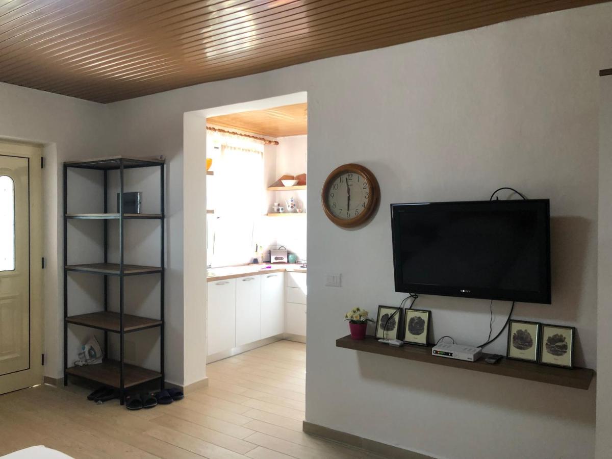 Готель Olive House. Вльора Екстер'єр фото
