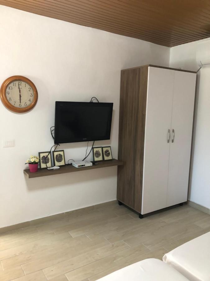 Готель Olive House. Вльора Екстер'єр фото