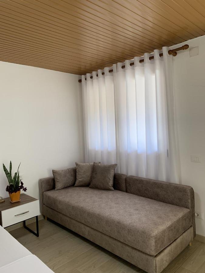 Готель Olive House. Вльора Екстер'єр фото